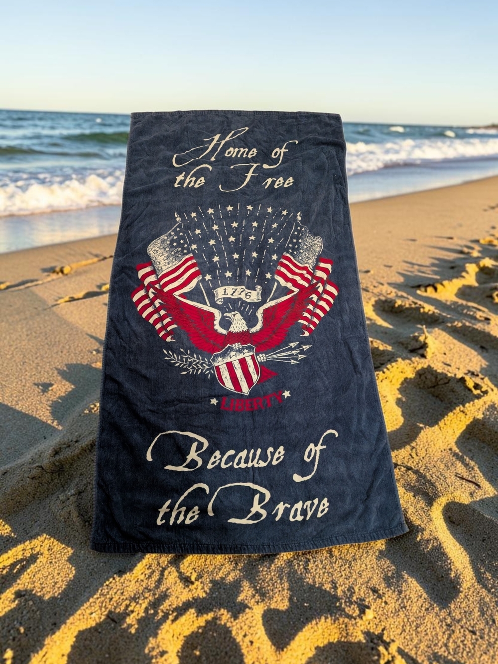 Bass Pro Shops Home of the Free 100% Cotton Patriotic Eagle Beach Towel (EUC)